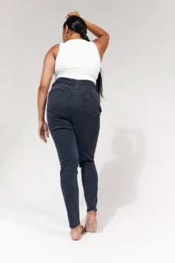 Isobelle Skinny Jean in Black