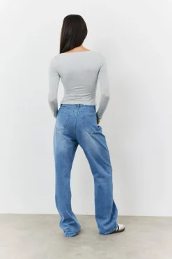 Sculpting Long Sleeve Scoop Neck T-Shirt