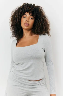 Sculpting Long Sleeve Scoop Neck T-Shirt