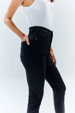 The Miracle Skinny Jean in Black