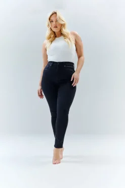 The Miracle Skinny Jean in Black