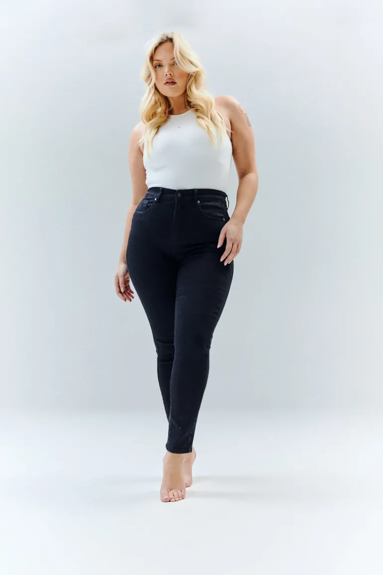The Miracle Skinny Jean in Black